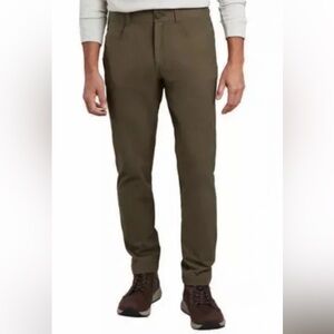 NWOT Kirkland Signature Men's Khaki Tech Pants